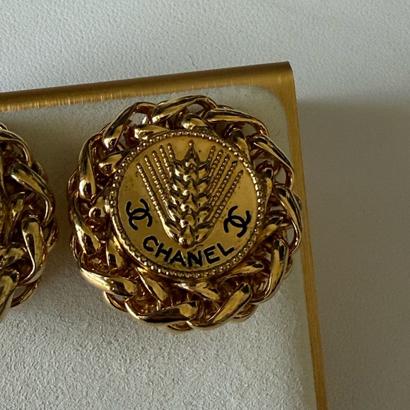 Chanel Vintage Clip On Earrings Wheat Rice Motif CC Gold Plated Chain - Picture 11 of 13